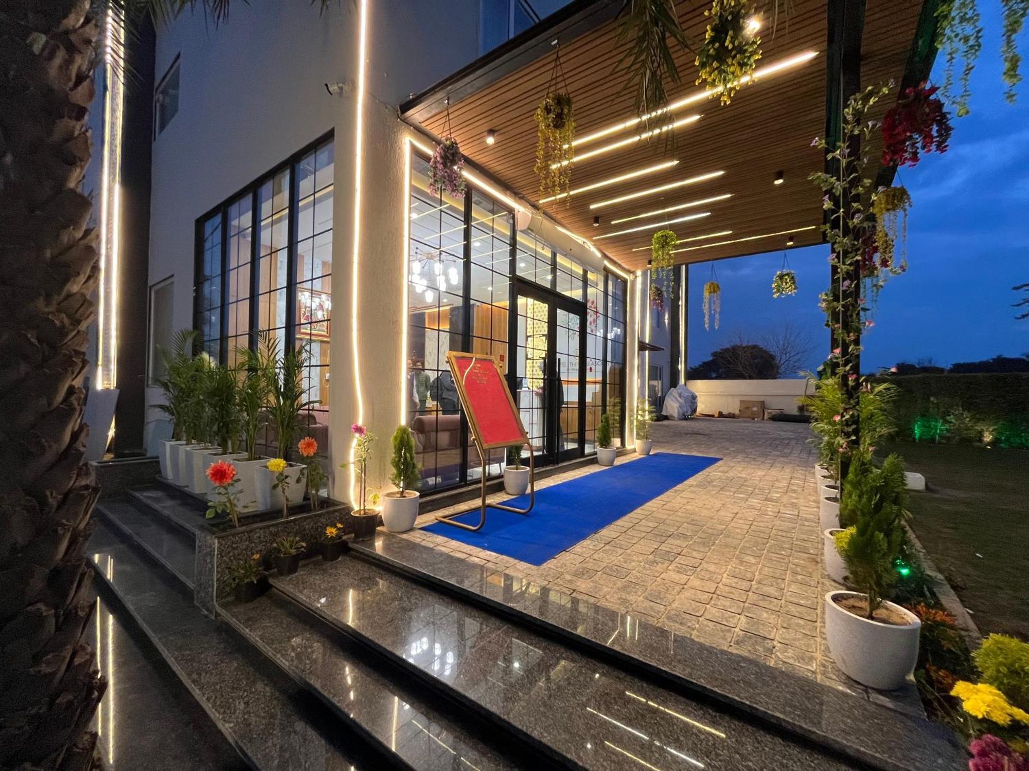 Hotel Three Seasons Vrindāvan Exterior foto