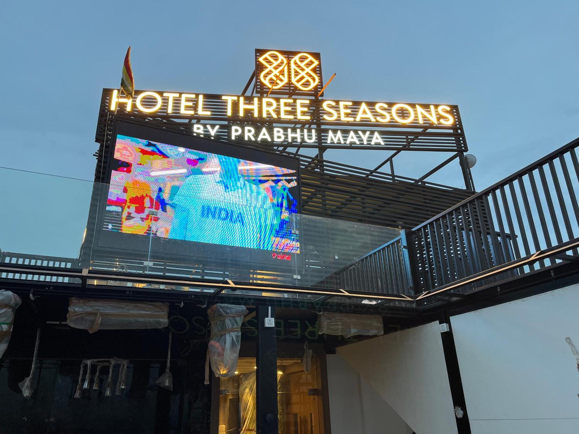 Hotel Three Seasons Vrindāvan Exterior foto