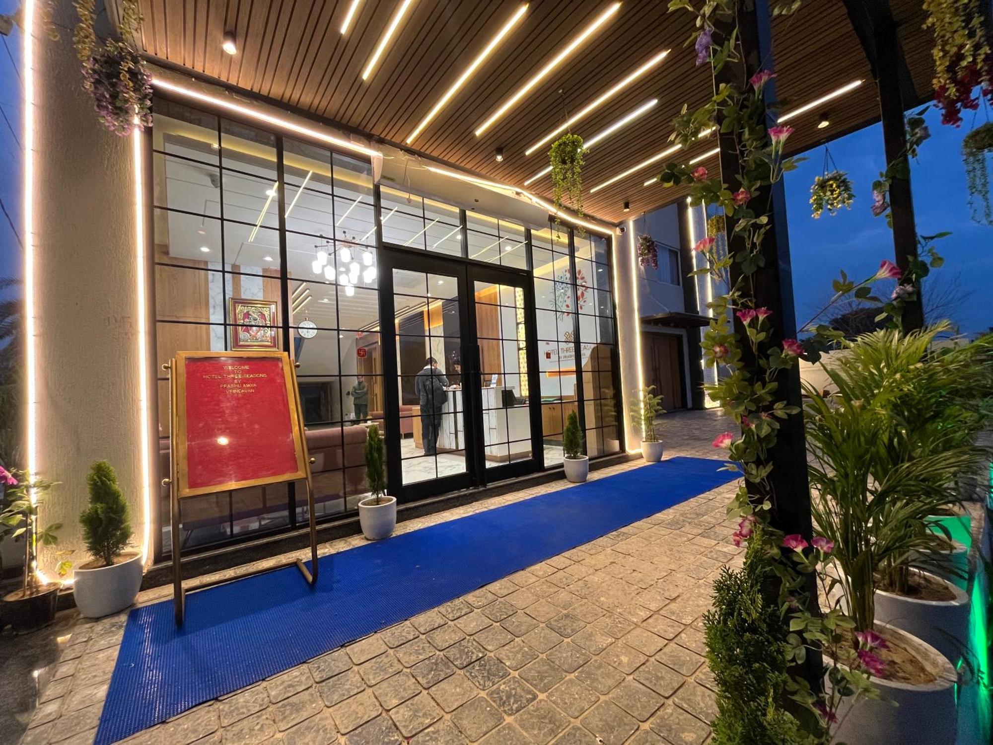 Hotel Three Seasons Vrindāvan Exterior foto